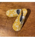 Souk Souk - Babouches moutardes à fleurs