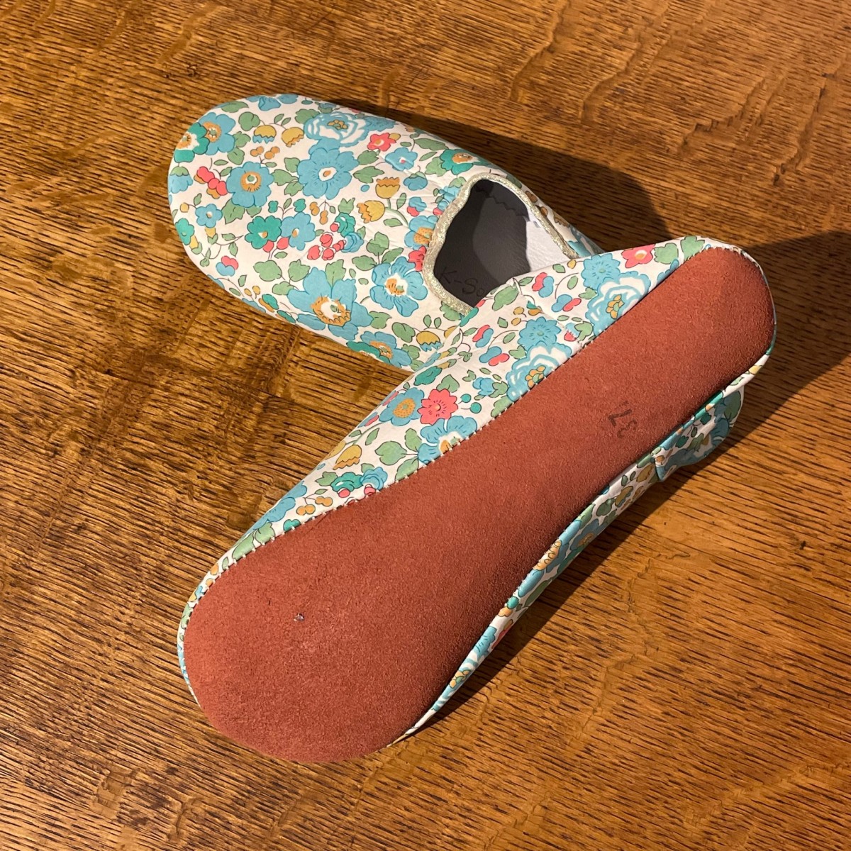 Souk Souk - Babouches blanches à fleurs