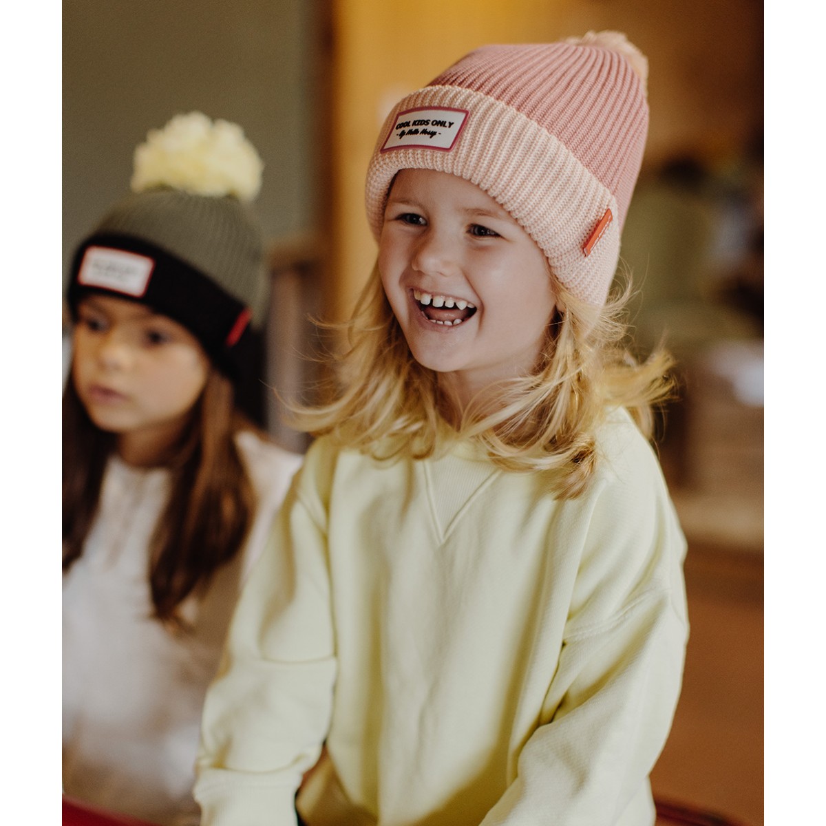 Hello Hossy - Bonnet enfant à pompon rose pastel