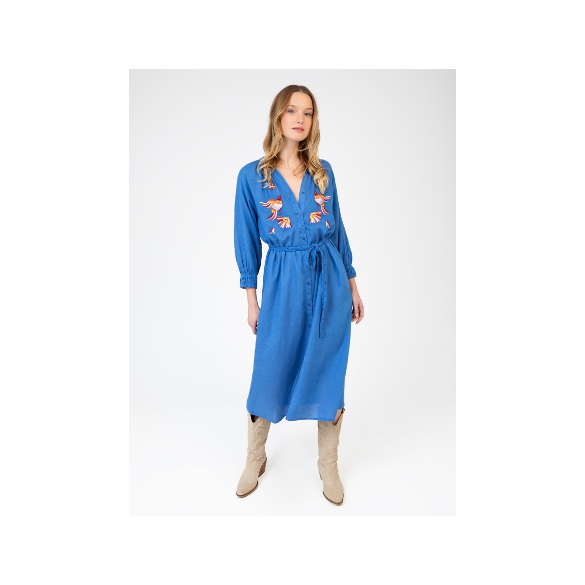 Robe longue brodée bleue