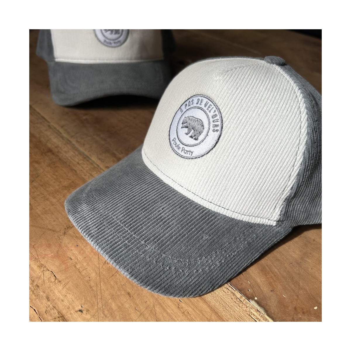 Poule Party - Casquette en velours gris et blanc