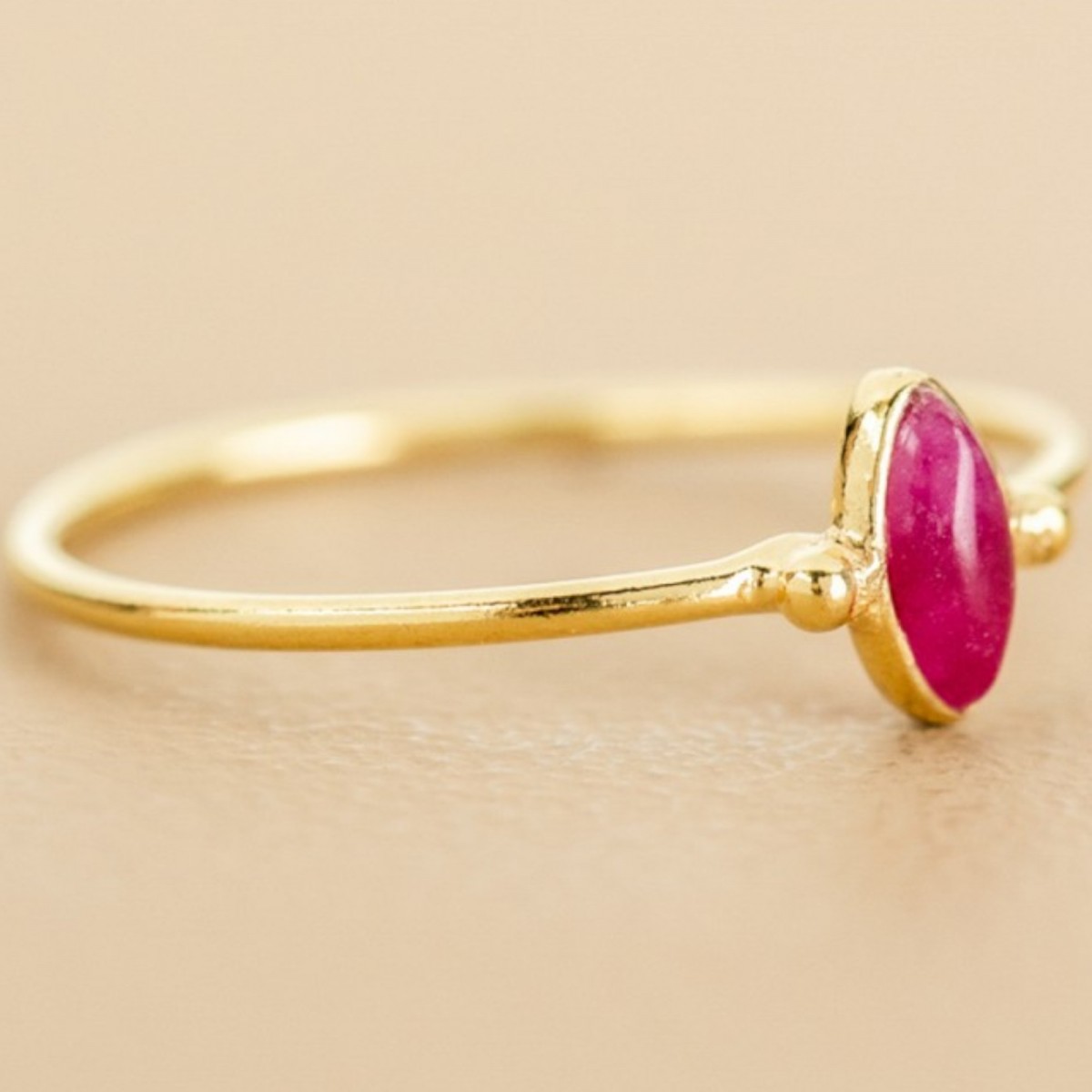 Muja Juma - Bague avec rubis ovale
