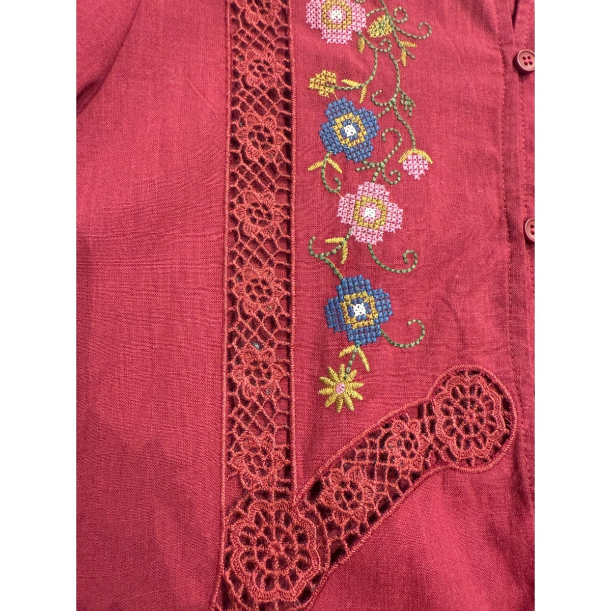 Chemiser bordeaux avec broderies